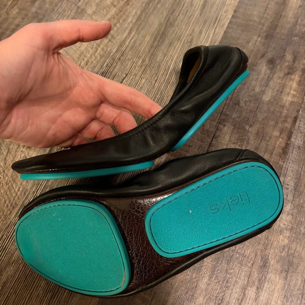 Tieks black Leather Women's Flats - Picture 6 of 6